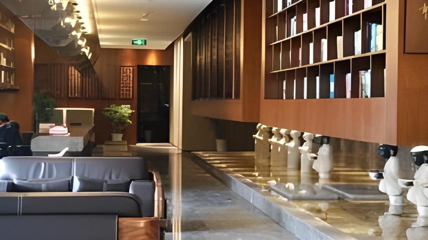 Yancheng Youth Club and Reading Hotel