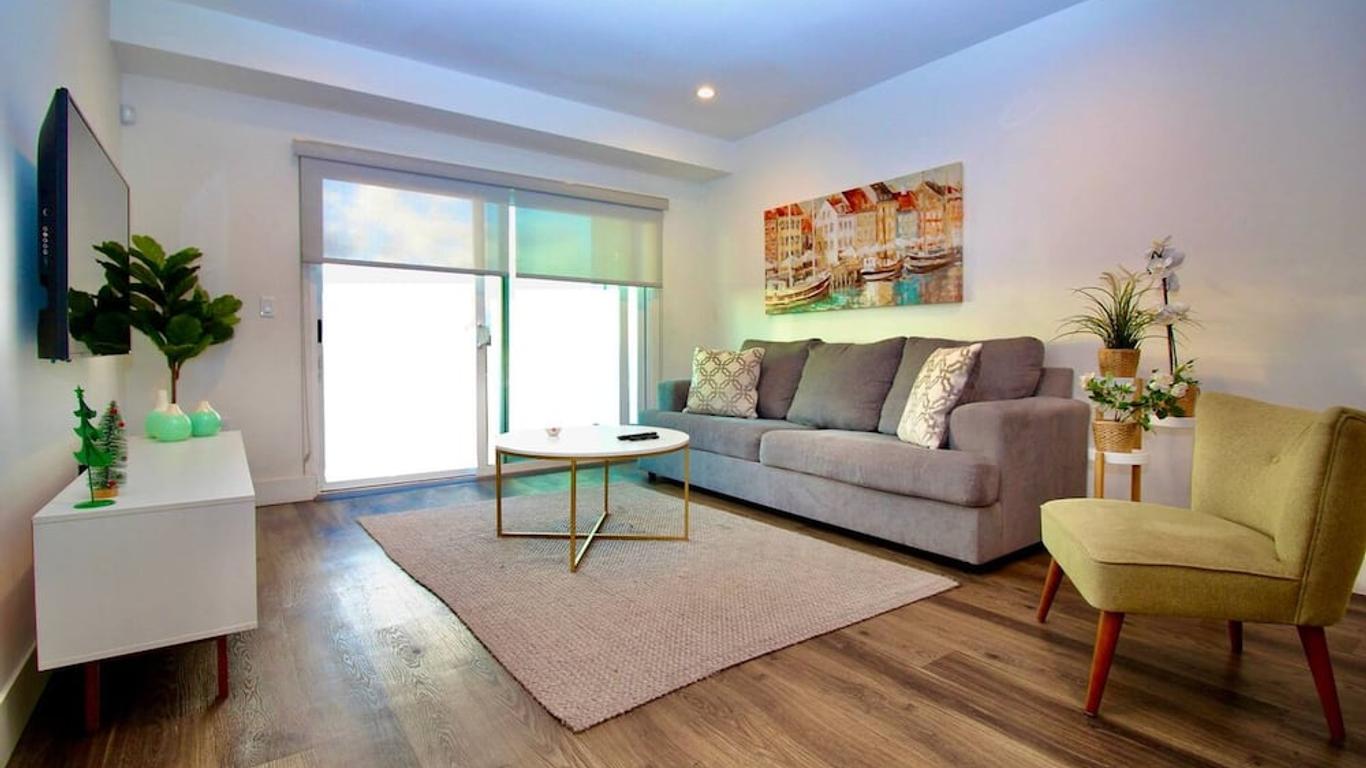 Los Angeles Premium Suites with Free Parking
