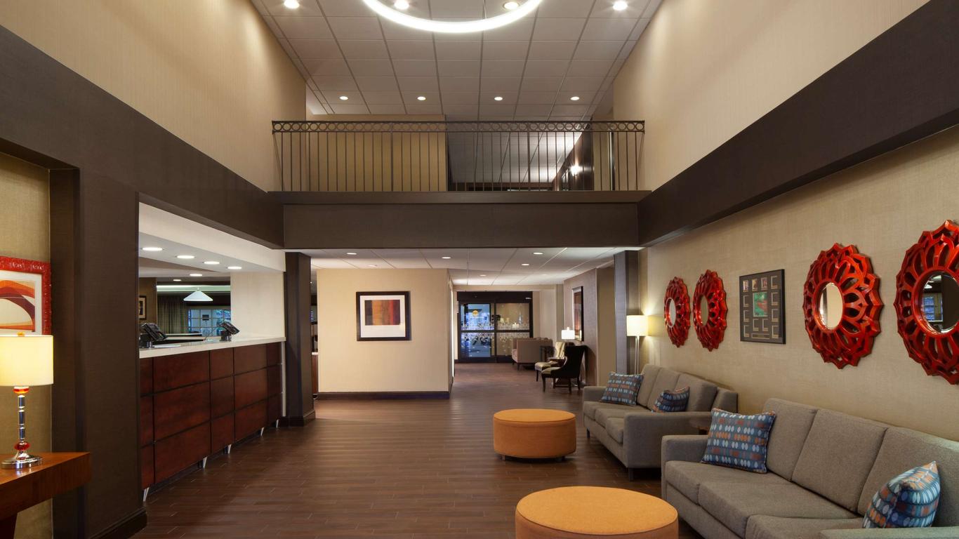 Hampton Inn Charleston-Southridge