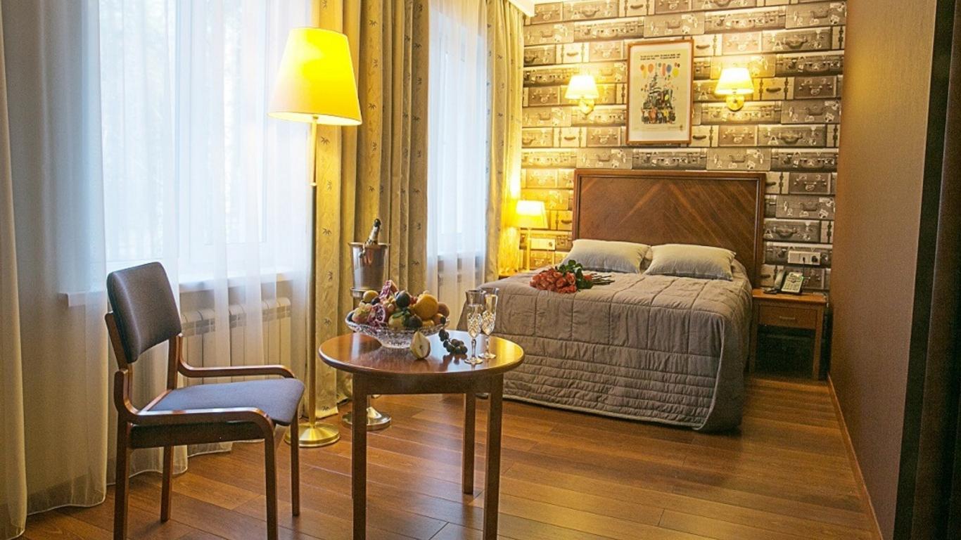 Dom Pionerov Hotel