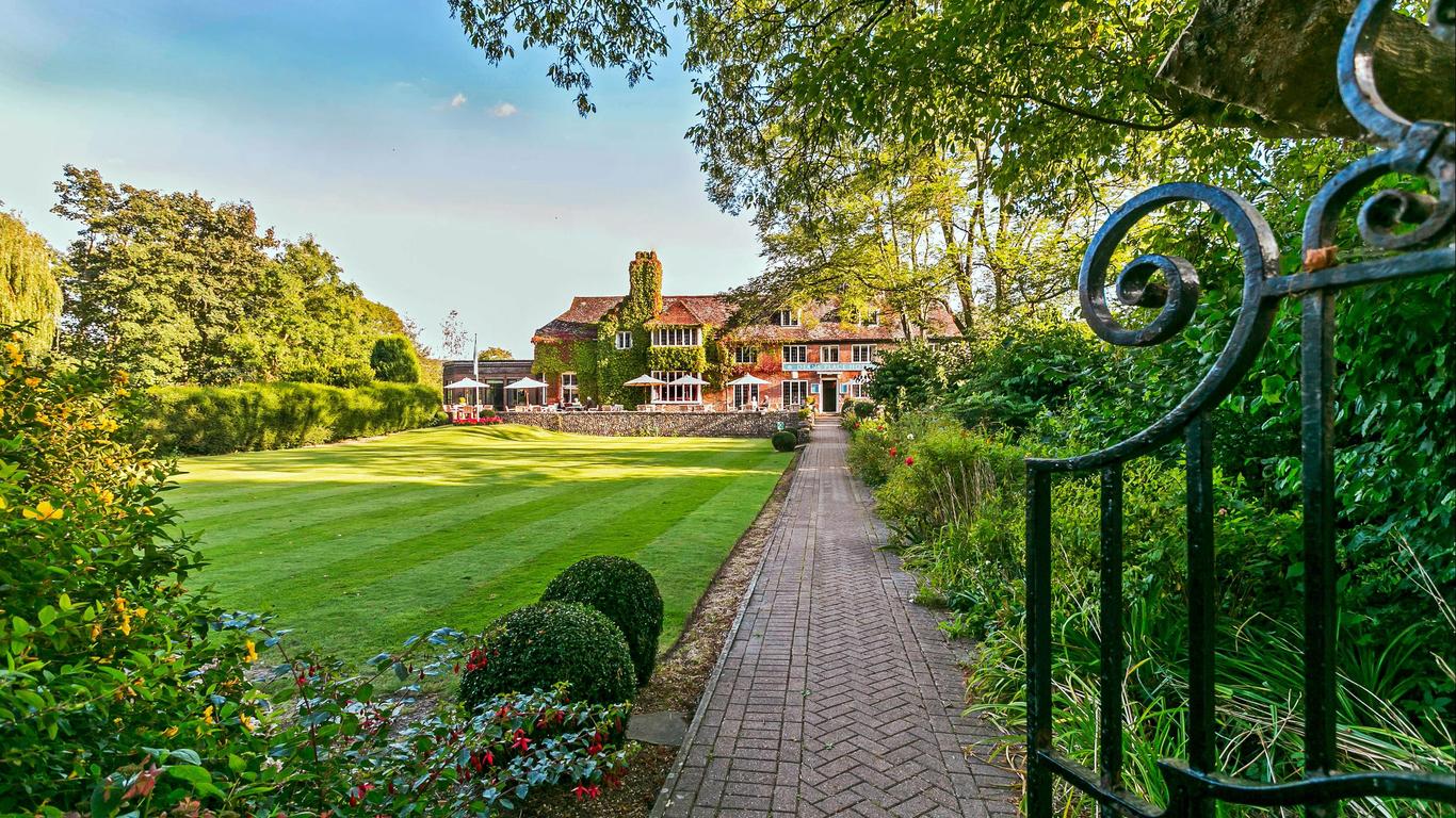 Deans Place Hotel
