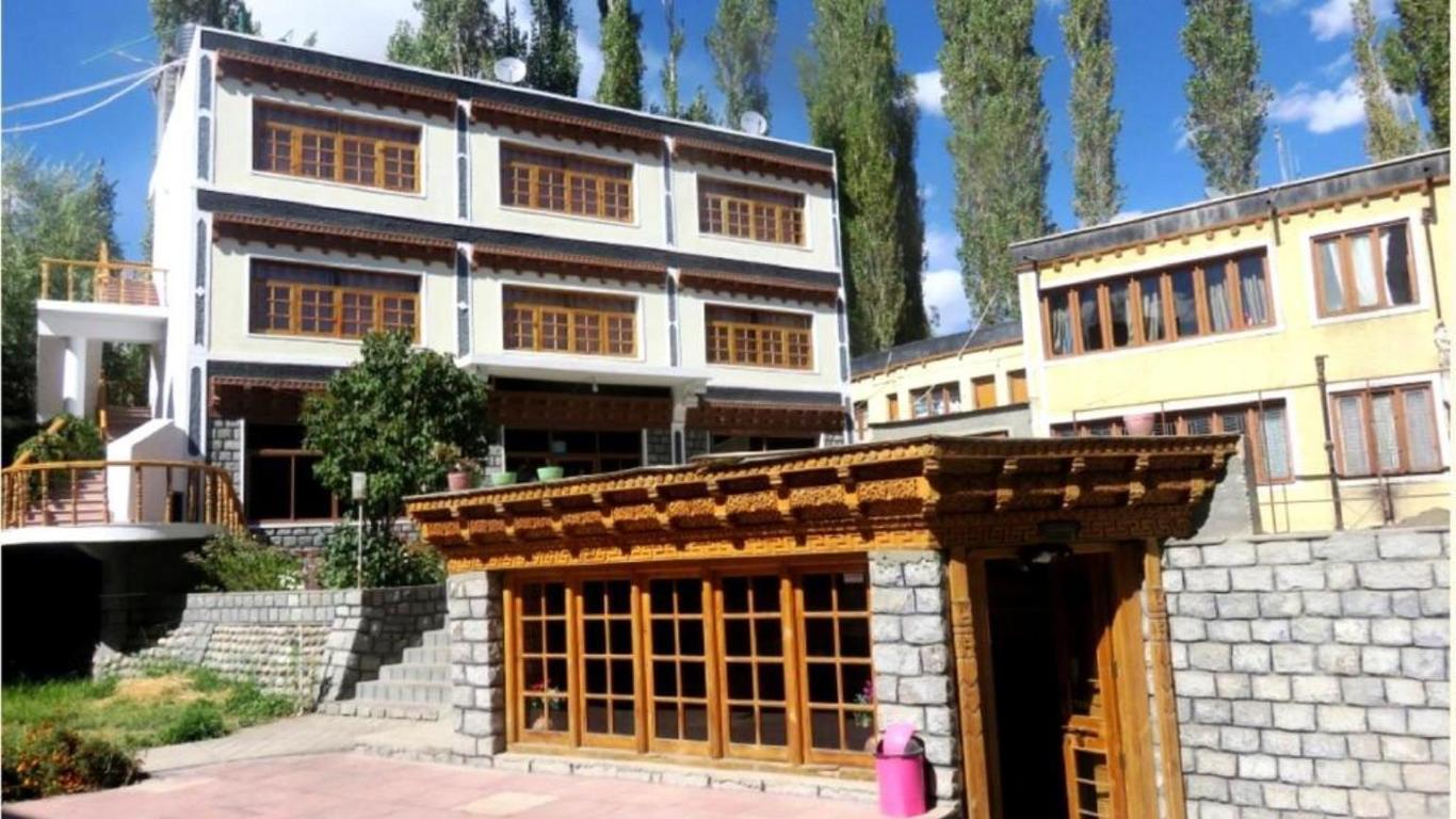 Hotel Abu Palace