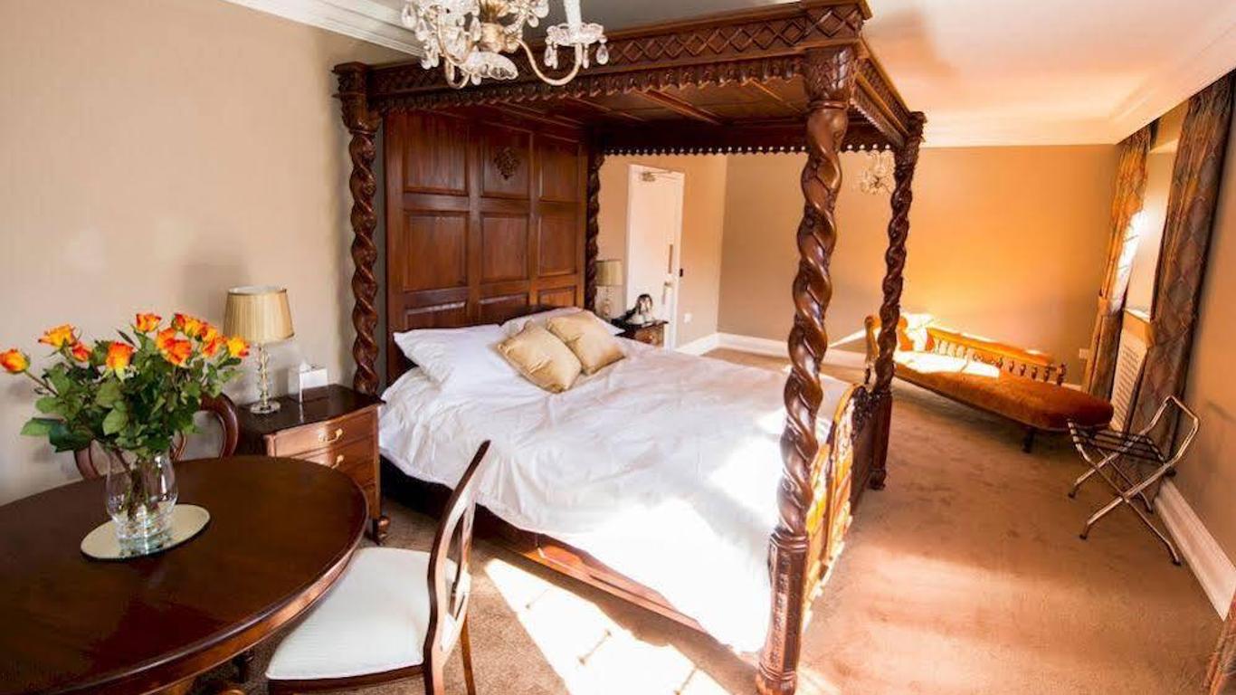 Port Lympne Reserve - Livingstone Lodge
