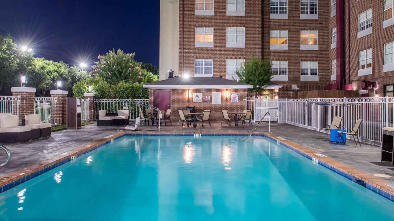 Holiday Inn & Suites Dallas-Addison, An IHG Hotel