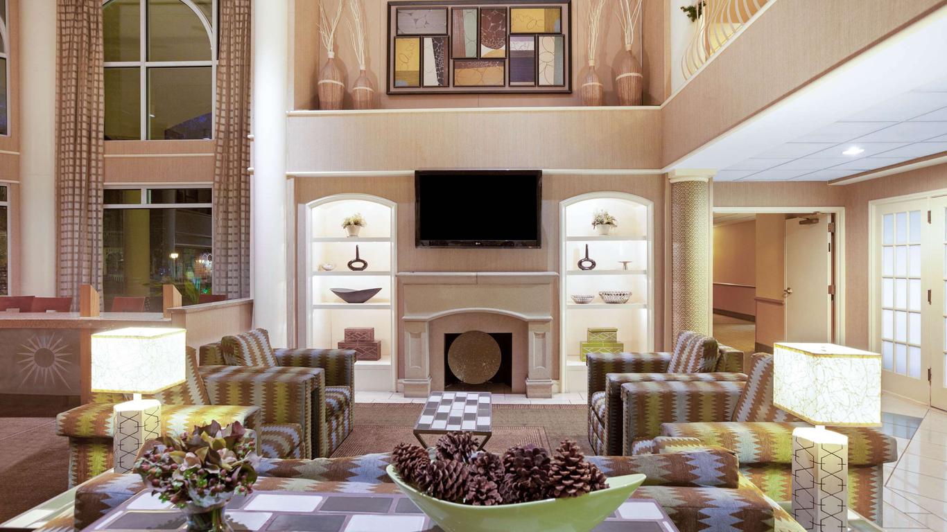 La Quinta Inn & Suites by Wyndham Houston Galleria Area
