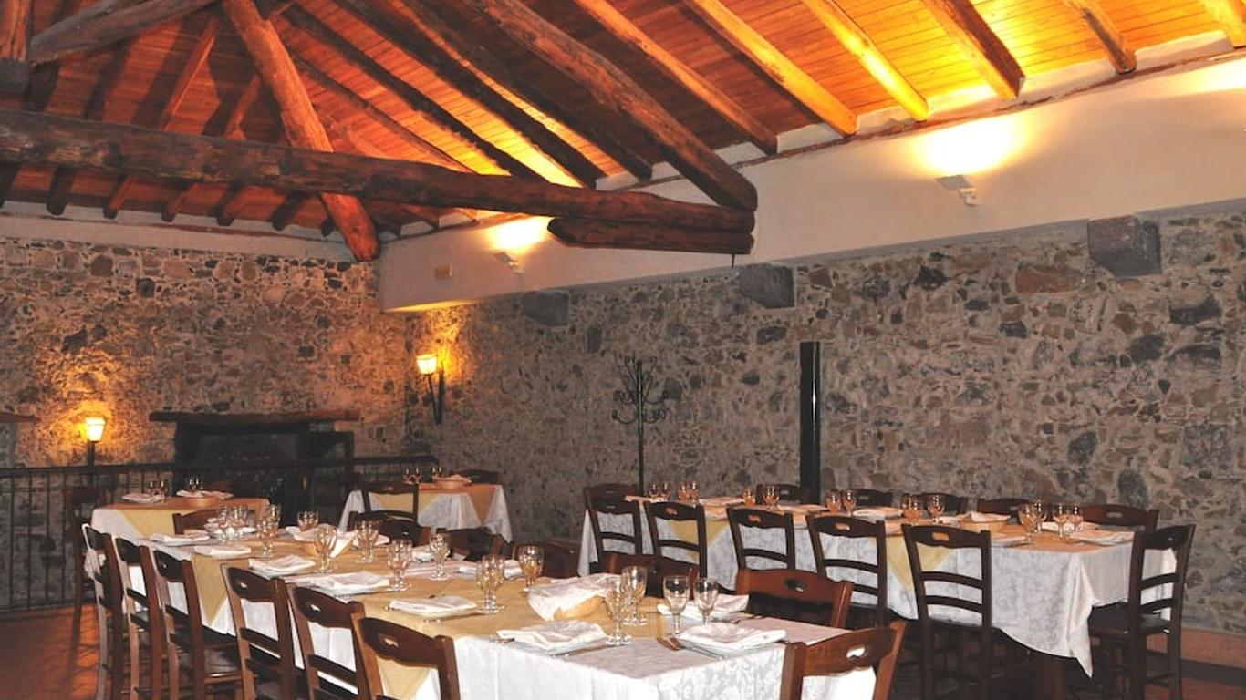 Antico Borgo Etneo Country Hotel