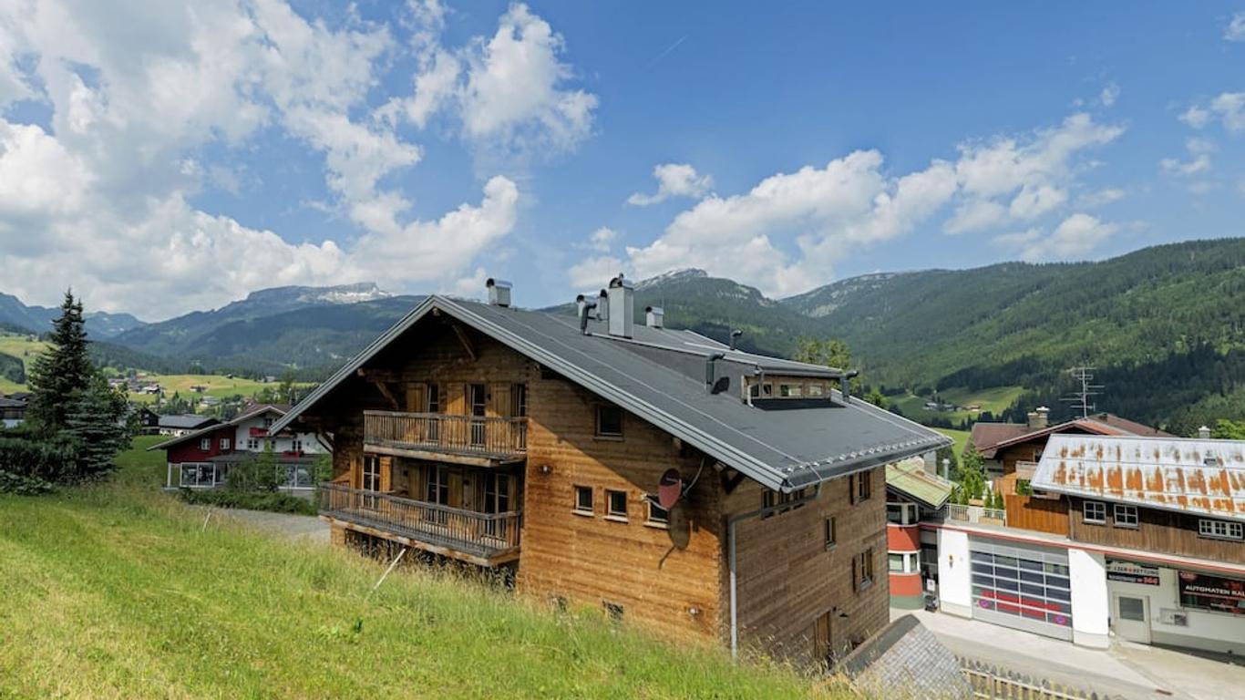 Alpen Select Lodge For 16-24 People
