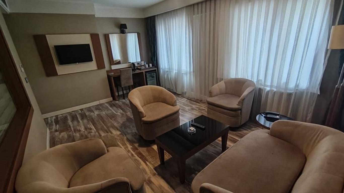 Grand Aras Hotel