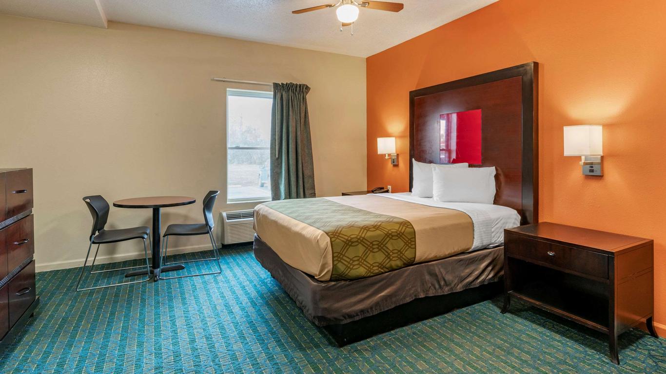 Econo Lodge Inn & Suites