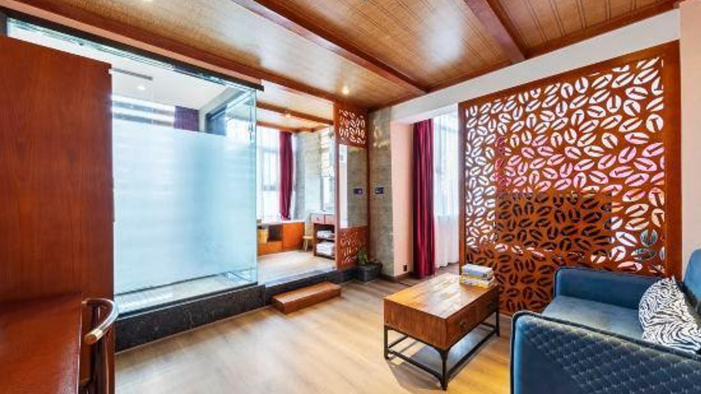 Luzhou Weiyi Hotel