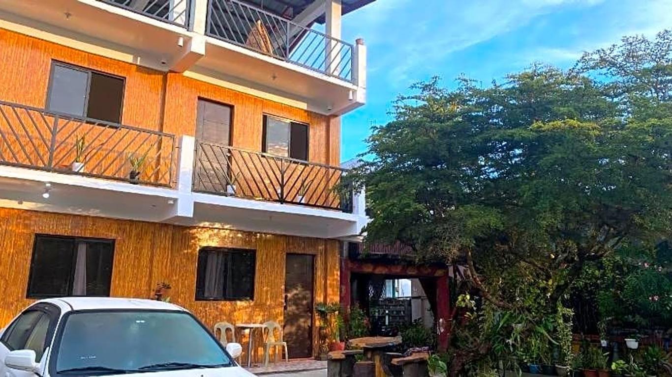 Traditional Filipino Home near 100 Islands Wharf