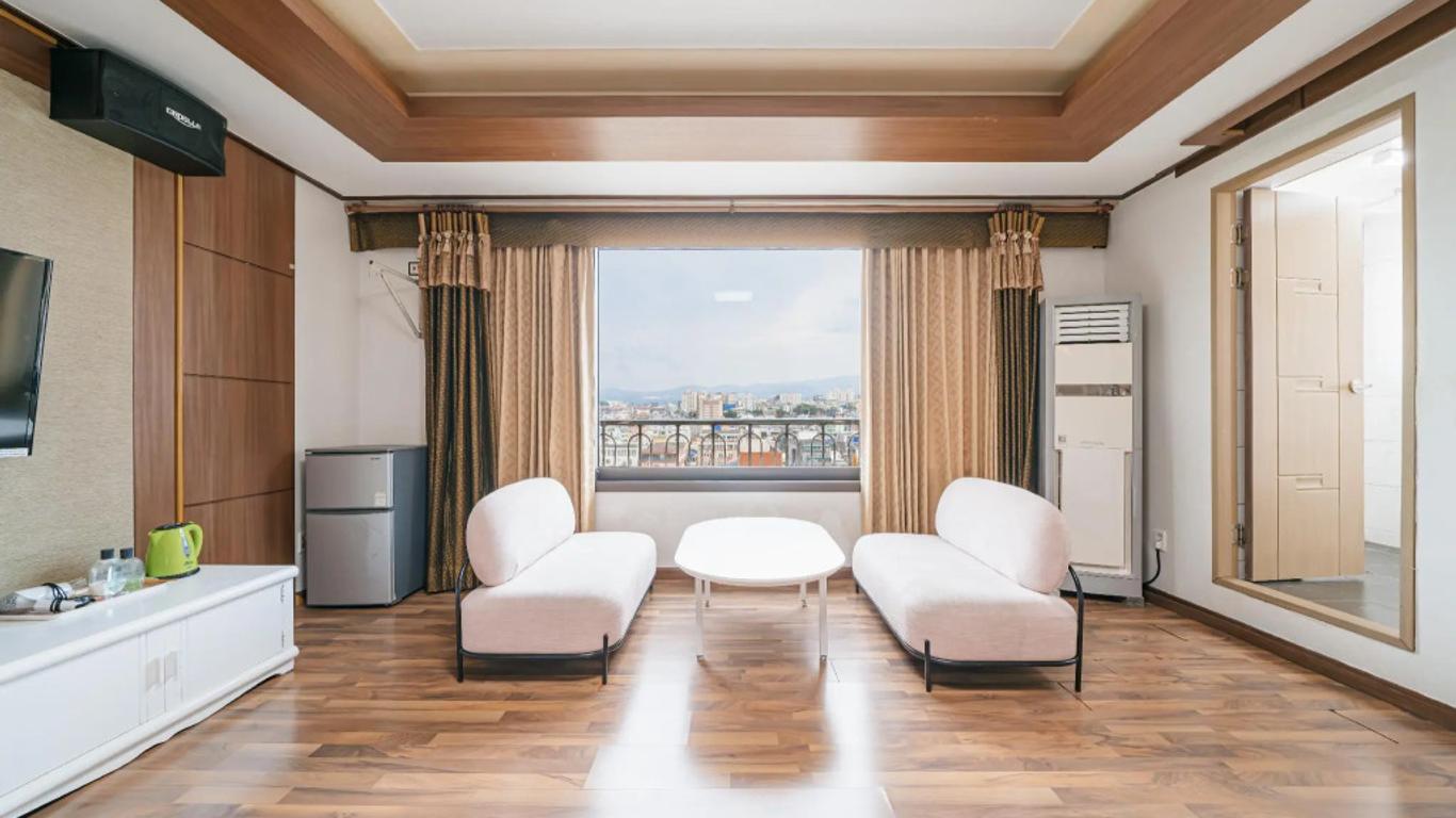Apple Hotel