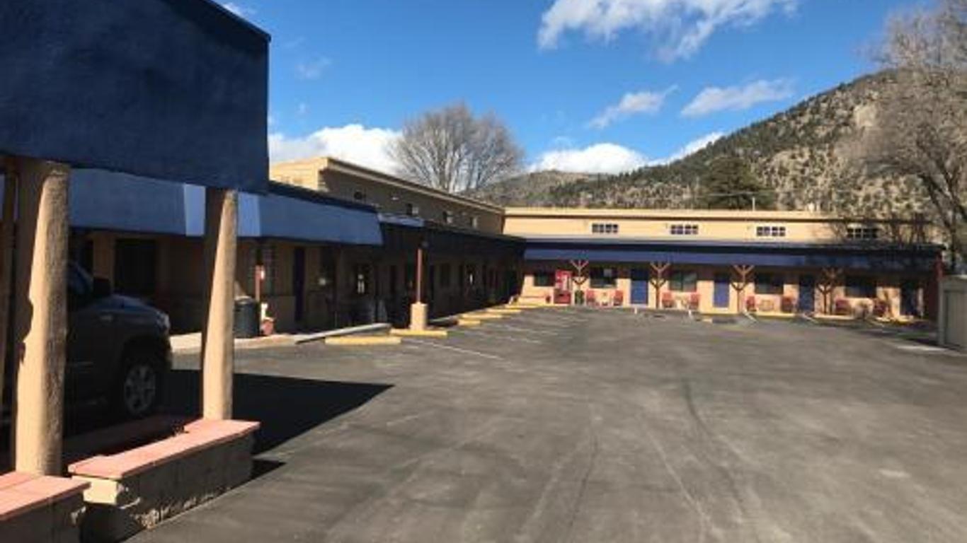 Apache Motel