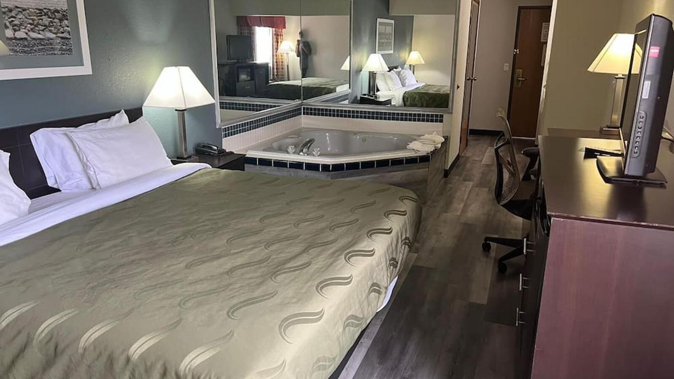 Quality Inn Columbia City near US-30