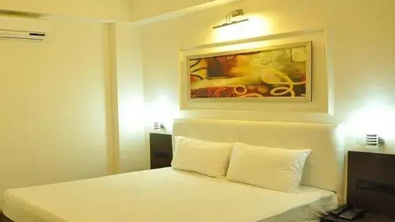 Hotel Azad Square