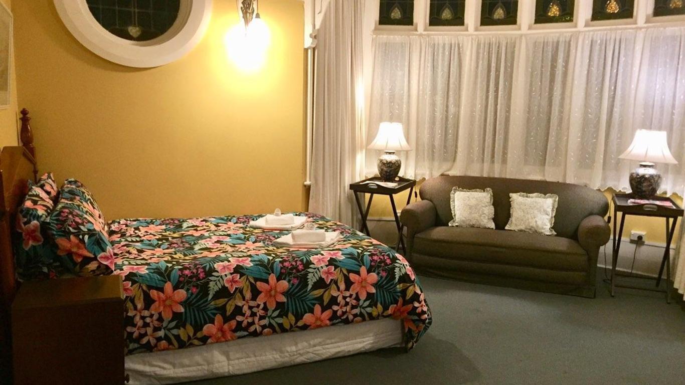 Albatross Inn Bed & Breakfast