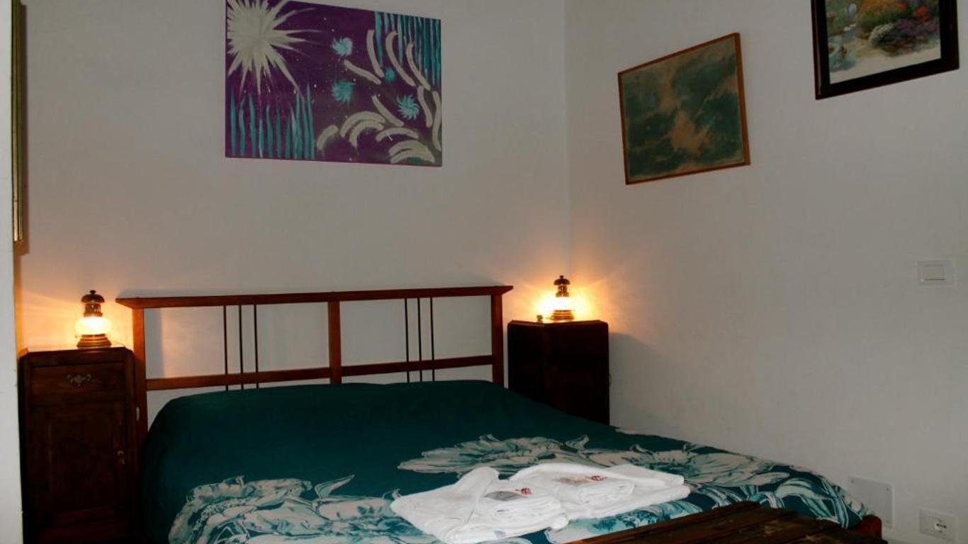 Guesthouse Runcini Dormire In Un Borgo Medievale