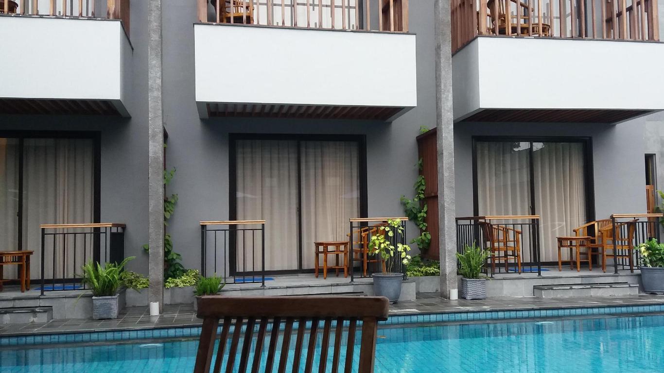 Grand Laguna Hotel & Villa