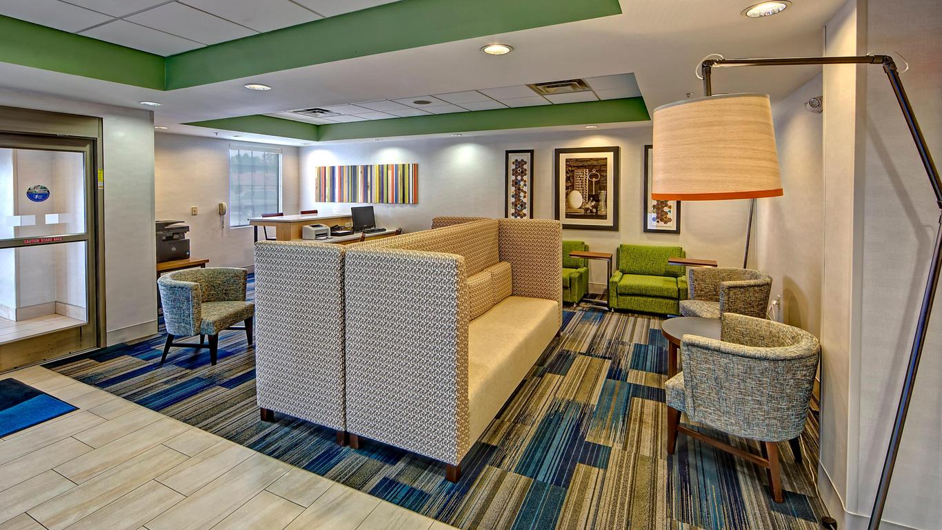 Holiday Inn Express & Suites Crossville