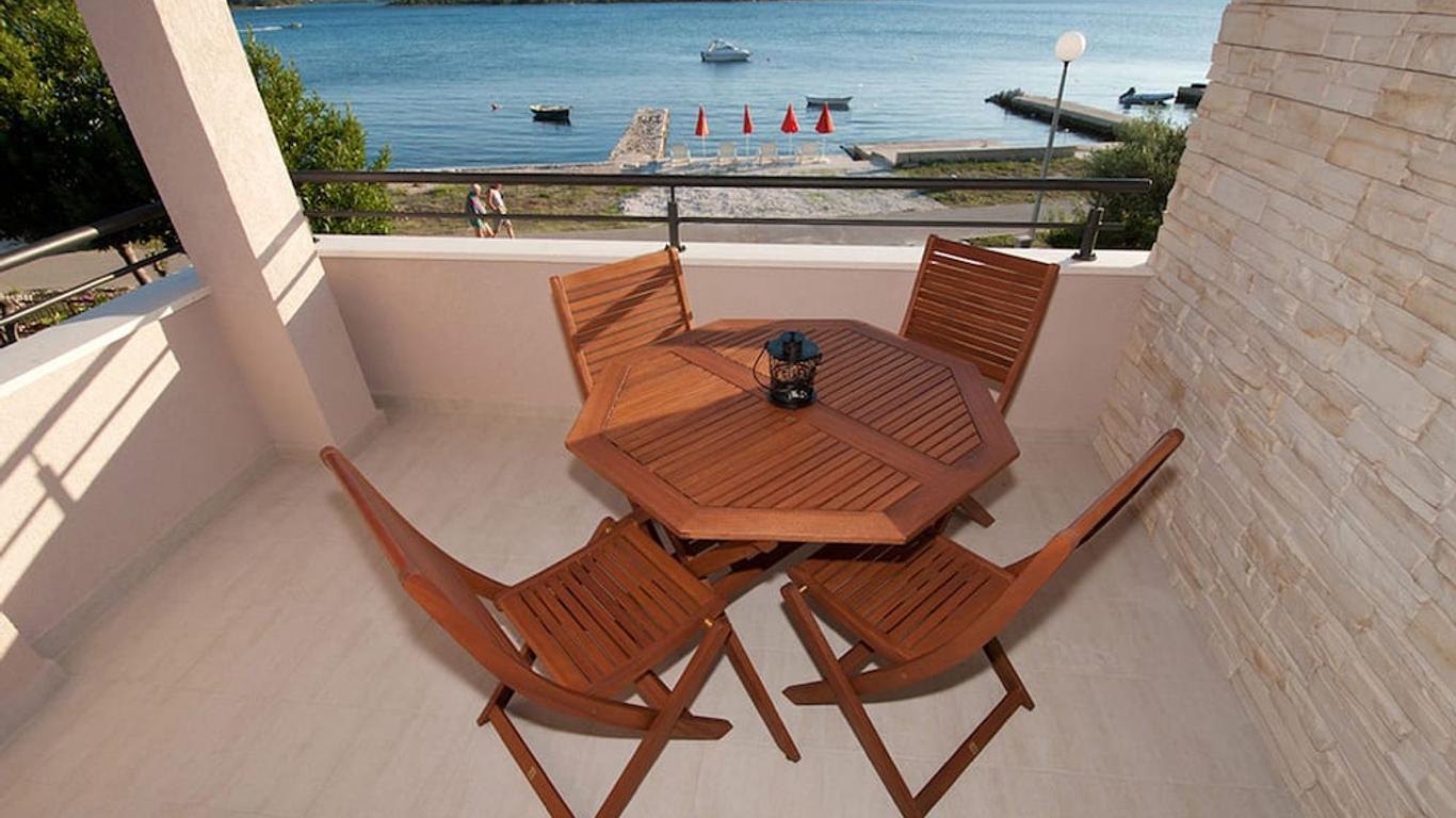 Bonamare Apartments