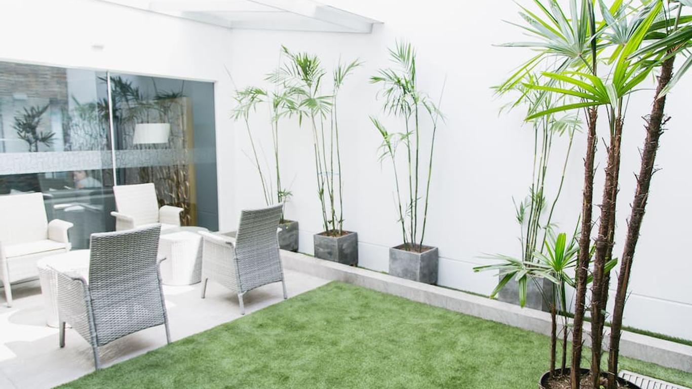 Apart Hotel Petit Palace Suites