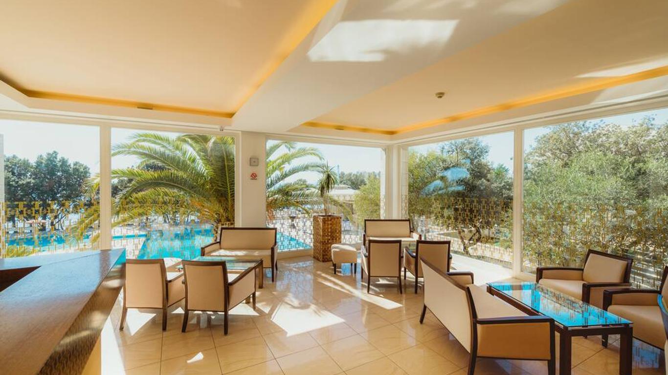 La Luna Island Hotel