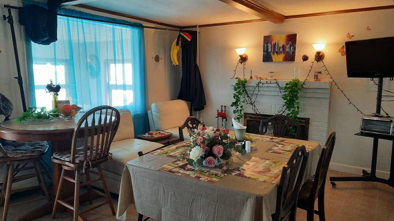 Big Room With Private Bathroom In House Right Across Ocean And Beach!