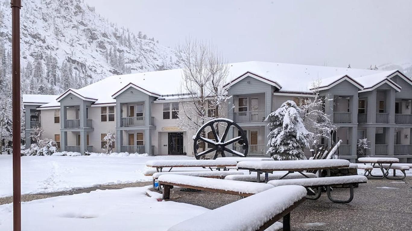 Palisades Tahoe Lodge