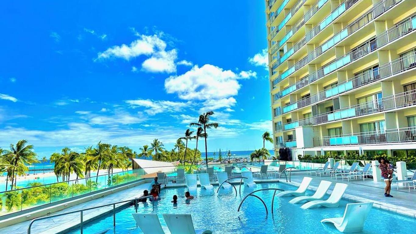 Waikiki Beach Experience! Luxury Oceanview Suite!