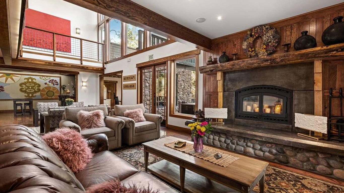 The Grand Idyllwild Lodge
