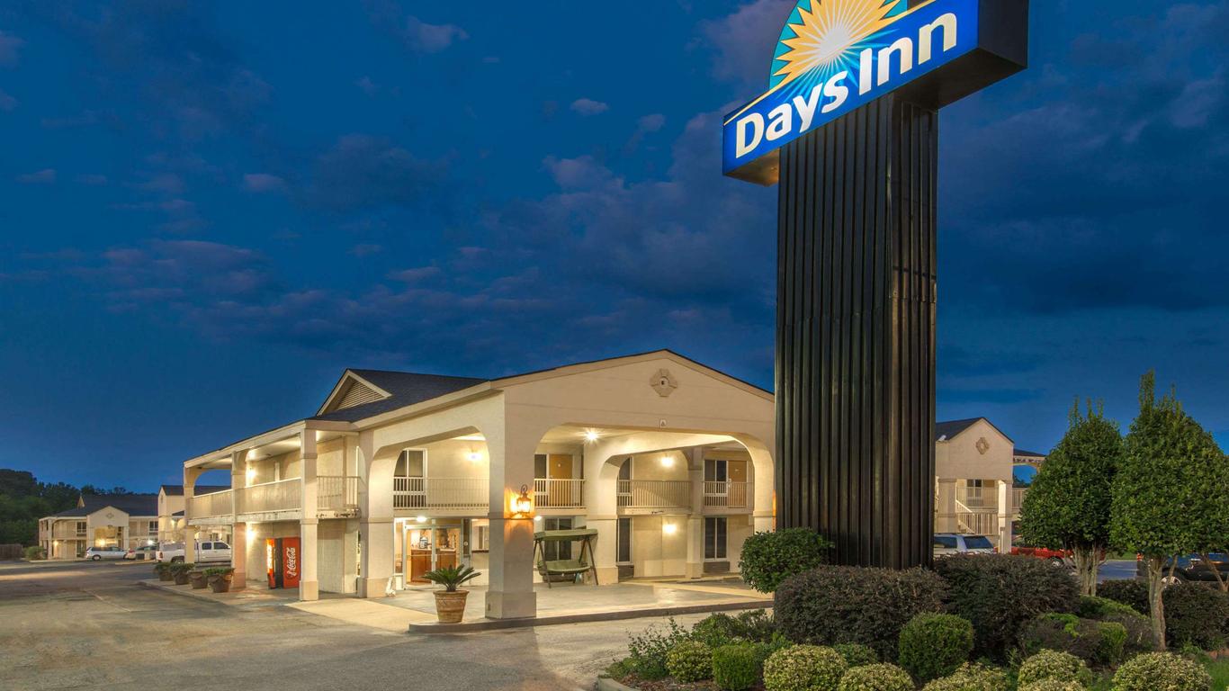 Days Inn by Wyndham Shorter