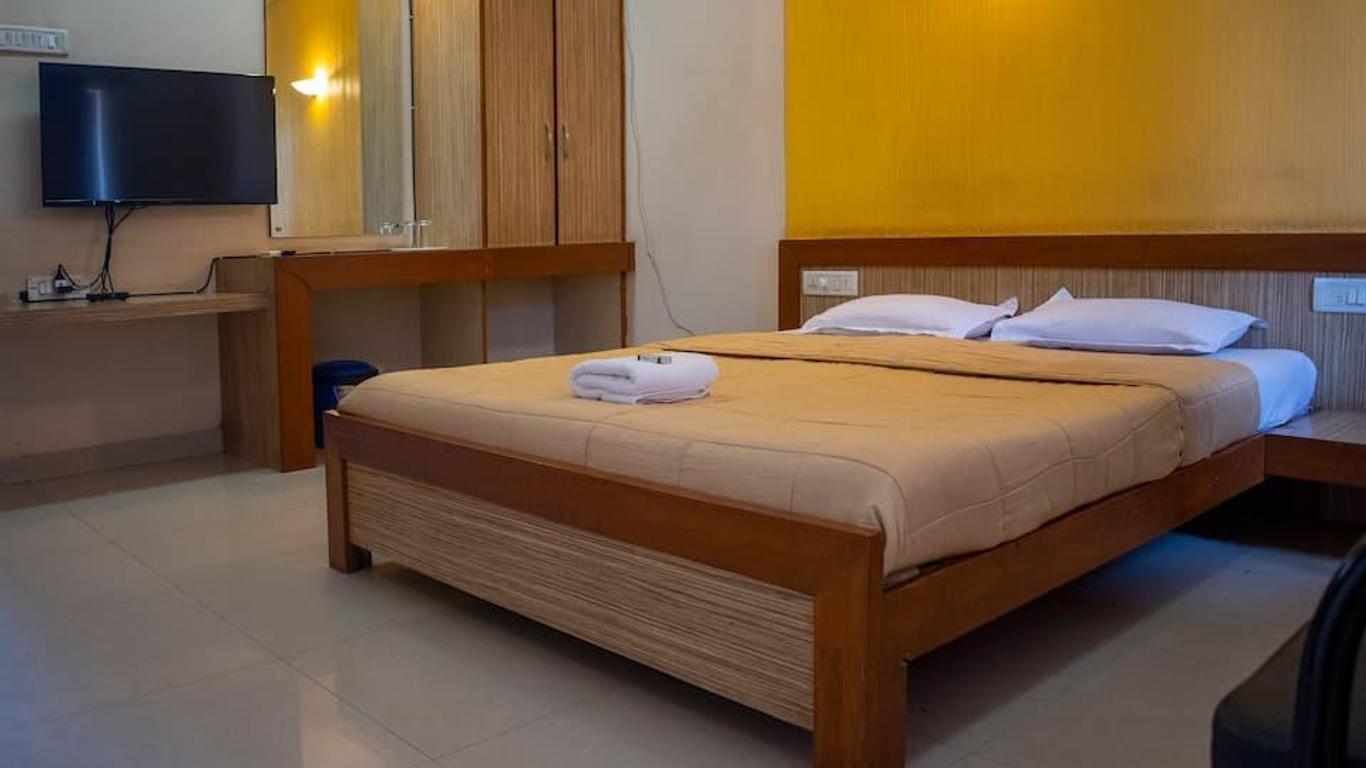 Hotel Rakshit International