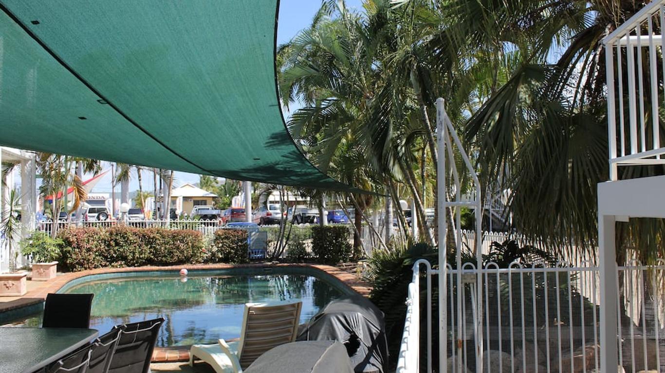 The Colonial Rose Motel
