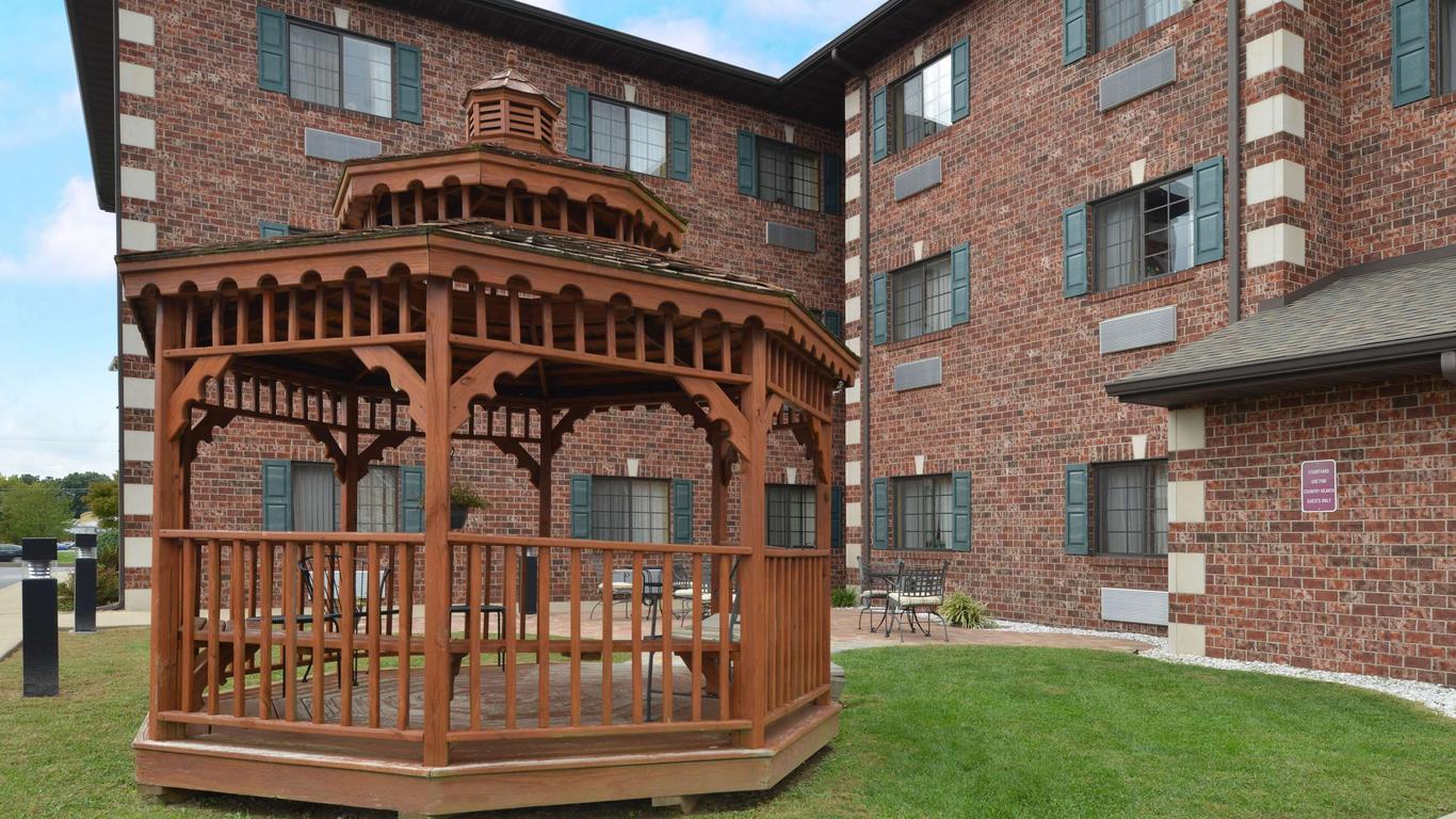 Country Hearth Inn & Suites Edwardsville