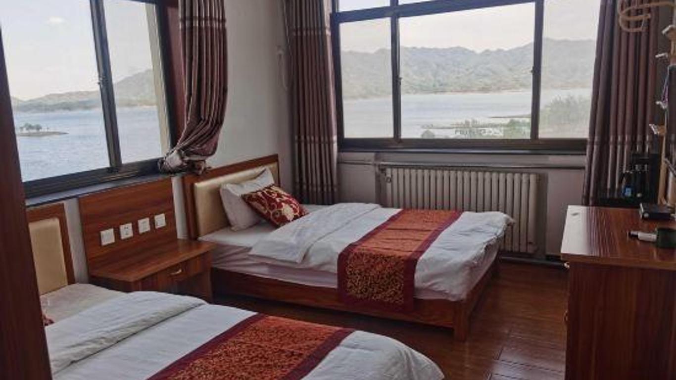 Xibaipo Jinbo Lake Guest House