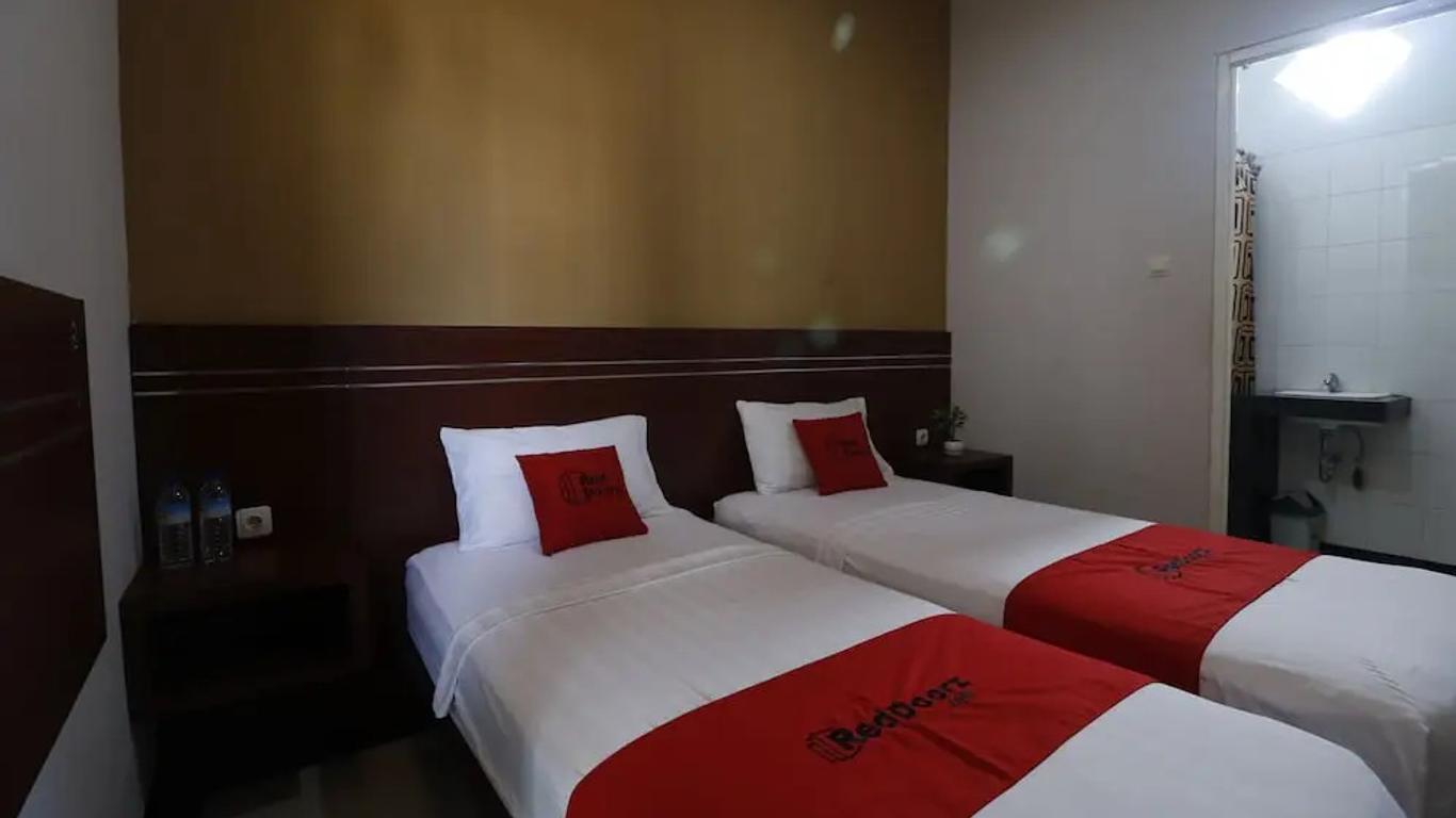 RedDoorz Plus @ Cakranegara