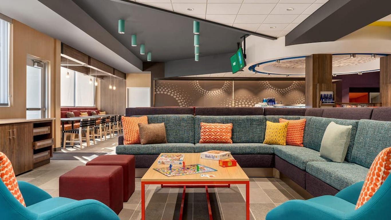 Tru by Hilton Albany Airport