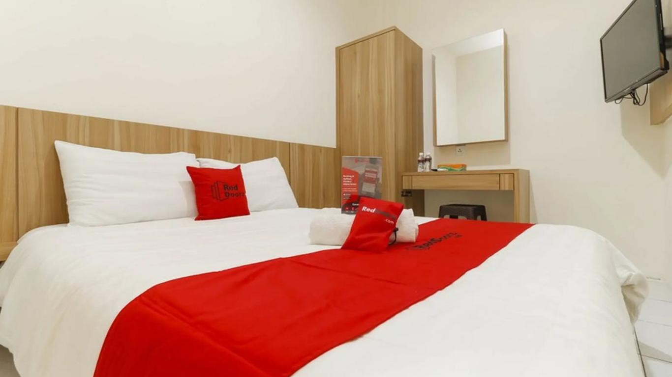 RedDoorz @ Nagoya Indah