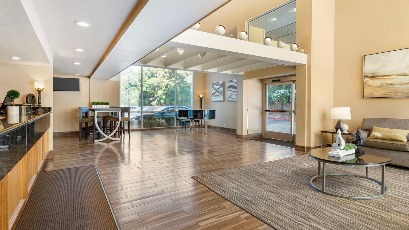 Best Western Plus Heritage Inn