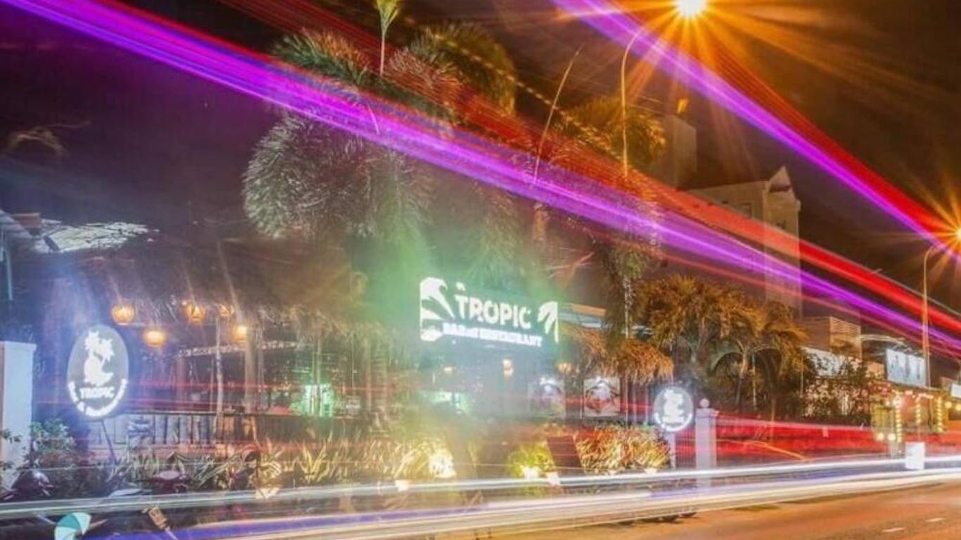 Tropic Hostel And Restaurant