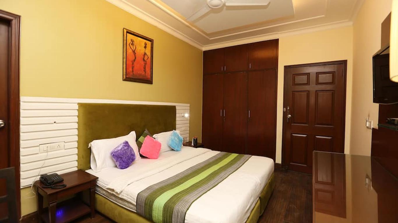 OYO 8535 Hotel Mayarch