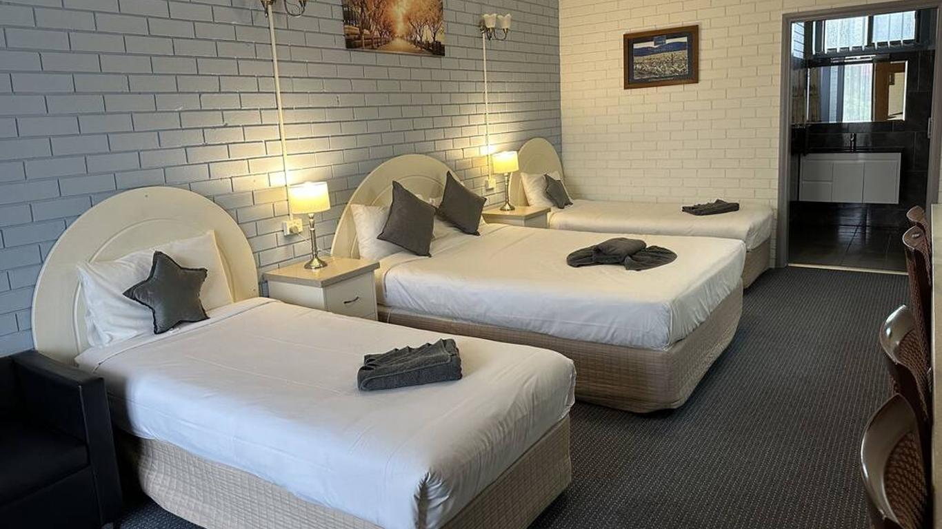 Statesman Motor Inn