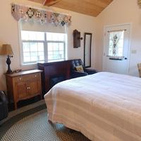Creekside Cabin--a quiet, wooded country delight