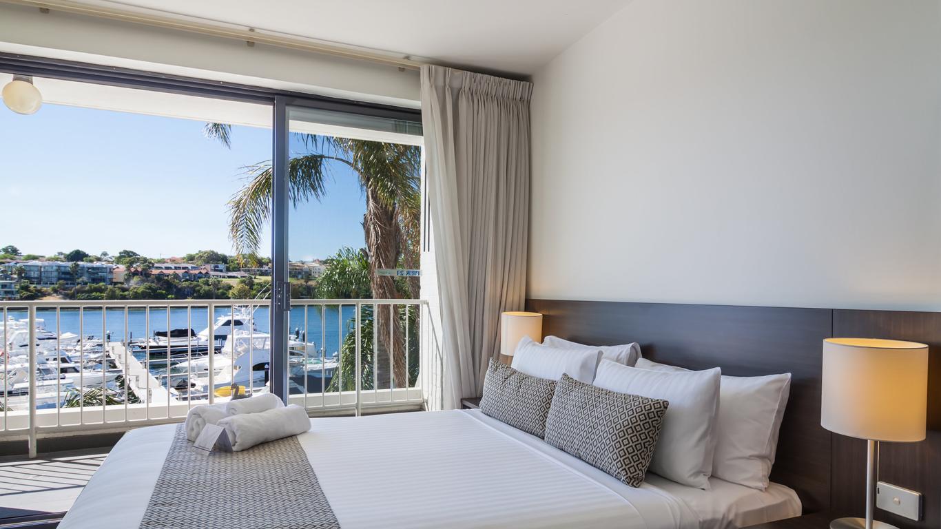 Pier 21 Apartment Hotel