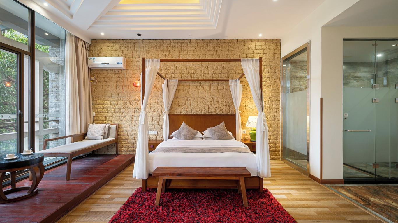 Guilin Crystal Crescent Moon Hotel