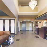La Quinta Inn & Suites by Wyndham Elizabethtown