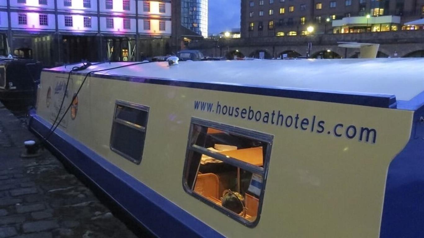 Houseboat Hotels