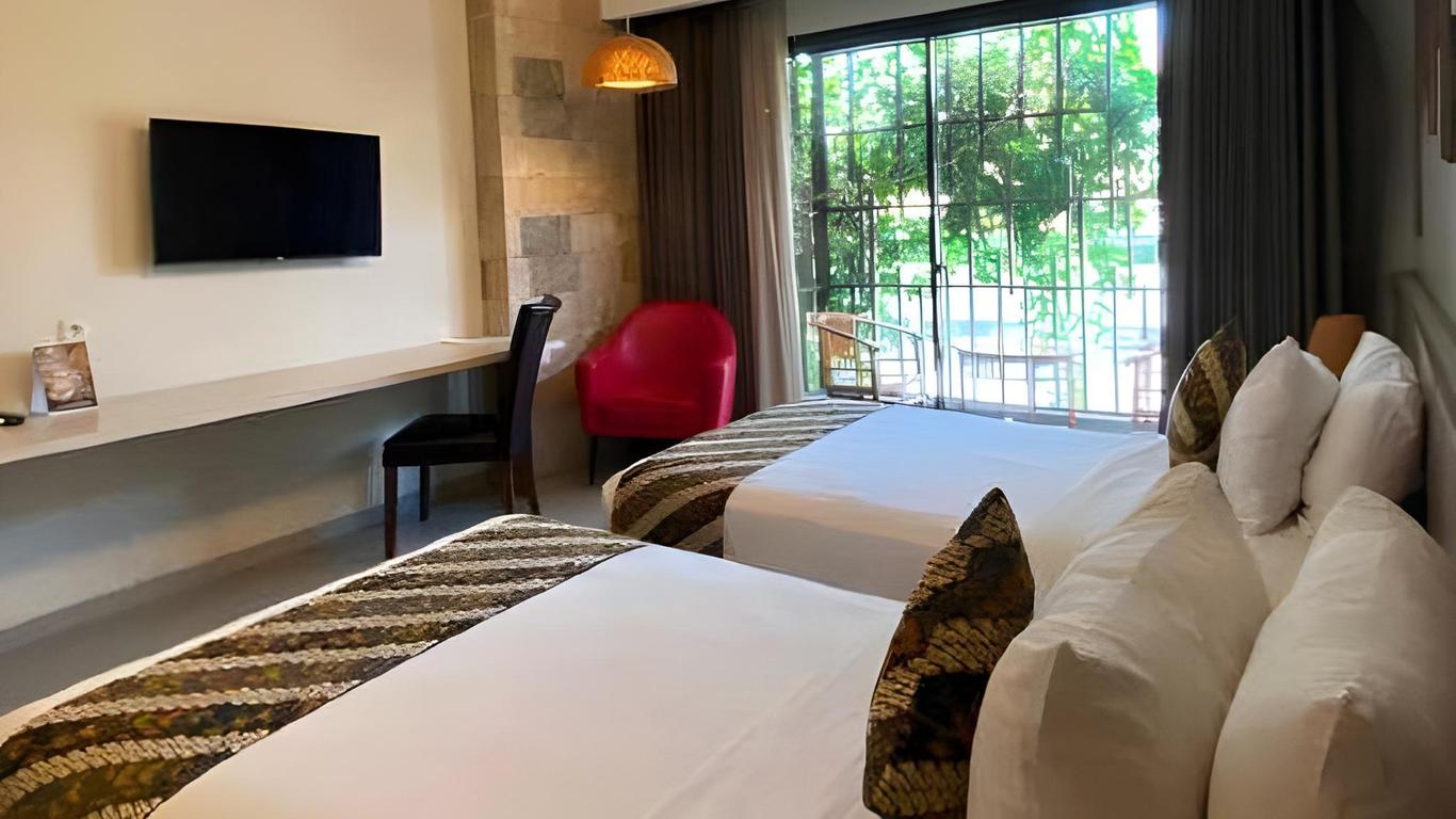 Grand Laguna Hotel & Villa