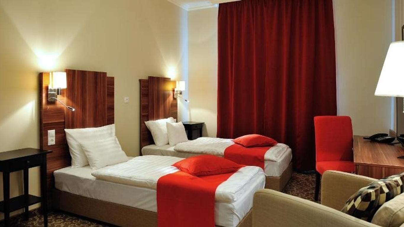 Corner Hotel & Kávéház