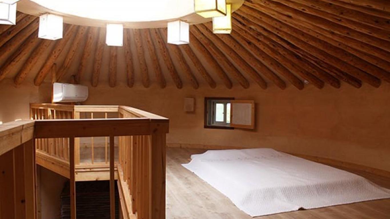 Jeju Soil House Hue Pension